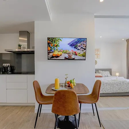 Couples Escape At Alcazaba Lagoon, Free Access, Pool, Gym, Pets Ok Apartment *