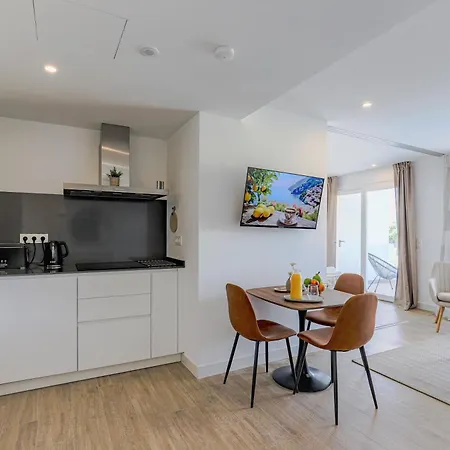 Couples Escape At Alcazaba Lagoon, Free Access, Pool, Gym, Pets Ok Apartment *
