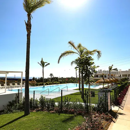 Couples Escape At Crystal Lagoon Apartament