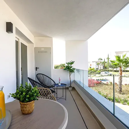 Couples Escape At Crystal Lagoon Apartament